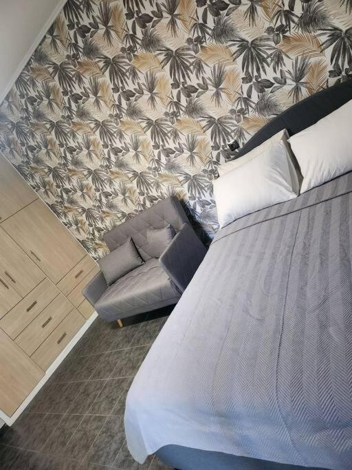 Small Luxury Apartment Анависос Екстериор снимка