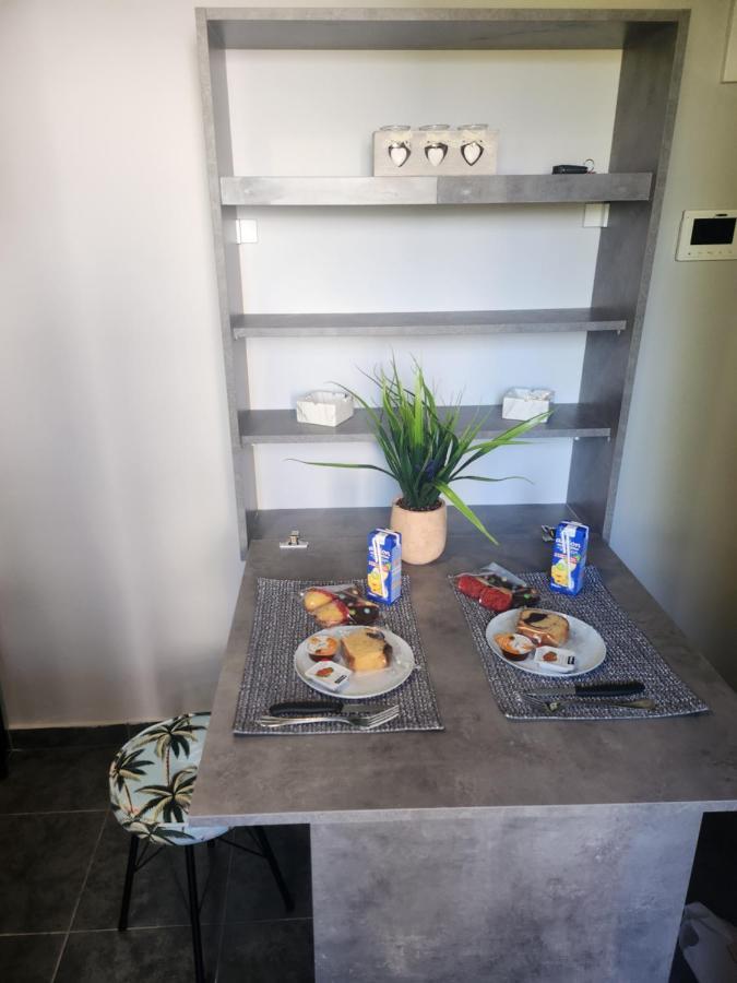 Small Luxury Apartment Анависос Екстериор снимка
