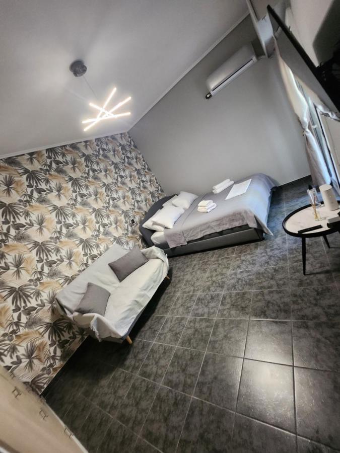 Small Luxury Apartment Анависос Екстериор снимка