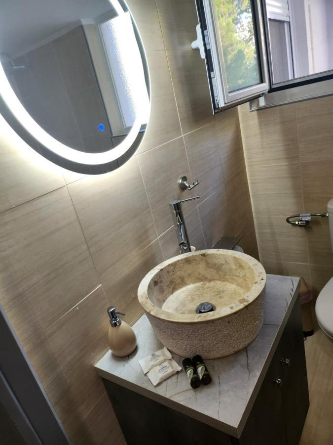 Small Luxury Apartment Анависос Екстериор снимка